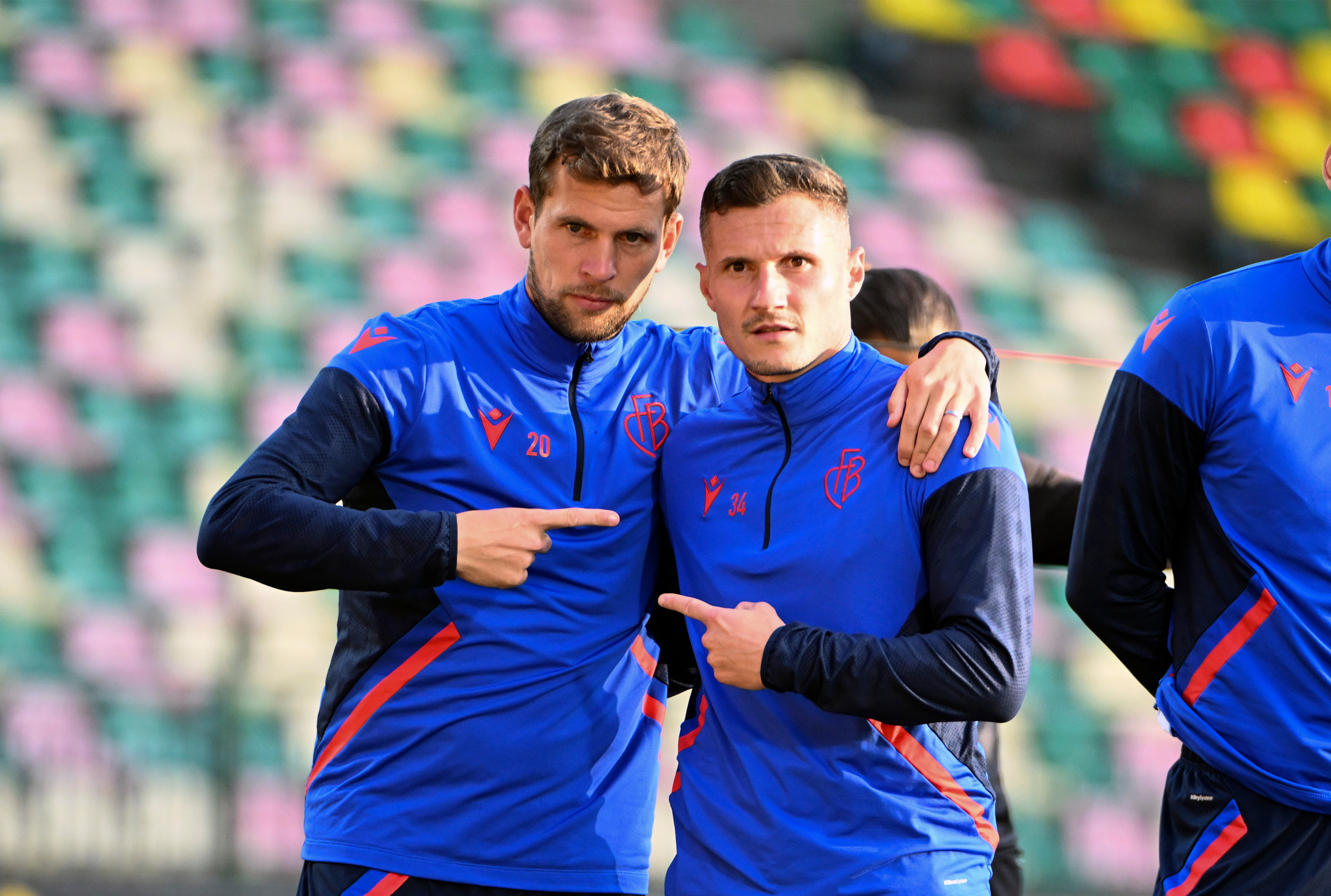 Fabian Frei und Taulant Xhaka vom FC Basel im Training.