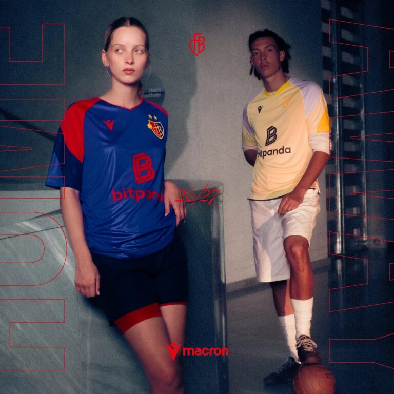 Zurück in die 70er Jahre: Nach dem Fauxpas hat der FC Basel seine neuen Trikots jetzt auch offiziell präsentiert