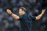 Trotz Auswärtssieg im Klassiker gegen den FC Zürich: Um den FCB-Trainer Stephan Lichtsteiner brodeln weiter Entlassungsgerüchte