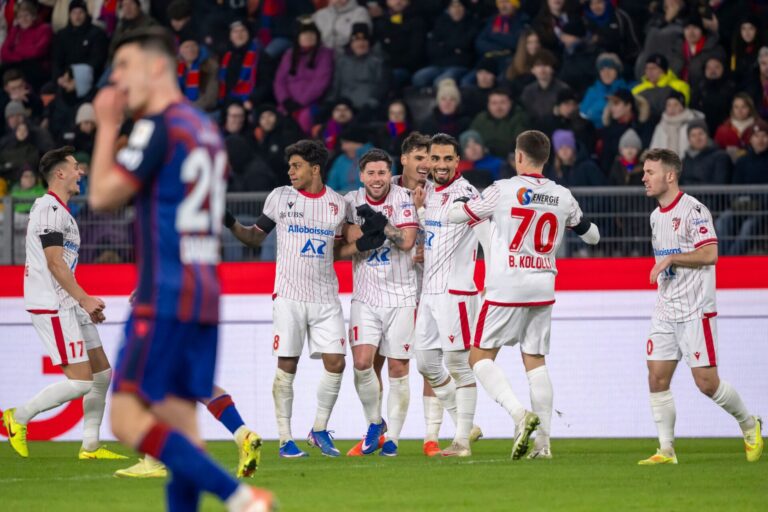 Pfiffe nach dem 1:1 gegen Sion: Die Spieler des FC Basel sind nach dem Auftakt-Unentschieden in Erklärungsnot