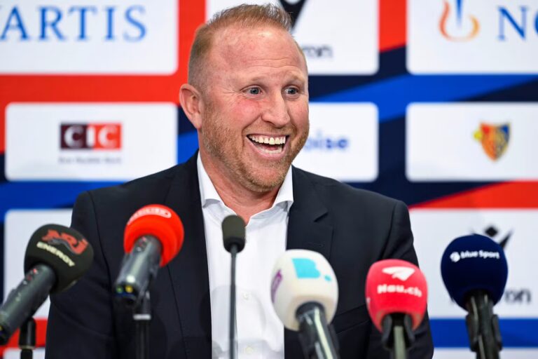 Vor Showdown in der Champions League: FCB-Coach scherzt