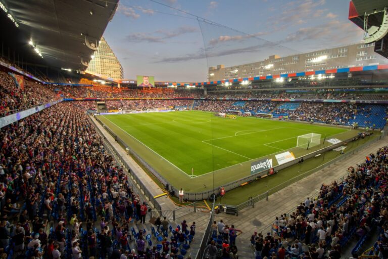 Der FC Basel verkauft weniger Saisonkarten
