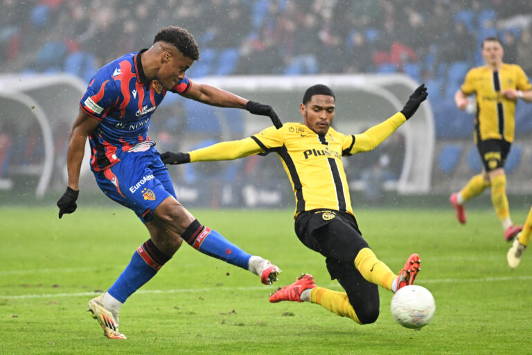 Transfergerücht: Macht Kevin Carlos den gleichen Weg wie Thierno Barry?