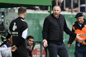 Bittere Pille in St. Gallen: Ludovic Magnin verliert bei seinem Debüt als FCB-Coach Bittere Pille in St. Gallen: Ludovic Magnin verliert bei seinem Debüt als FCB-Coach