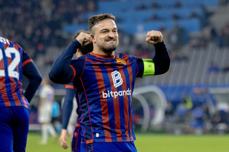 Nach Peinlich-Fehler und Rot der Rumänen: Ein schwacher FCB siegt