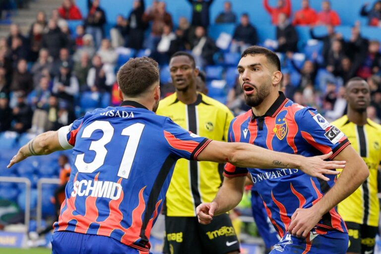 Neue FCB-Abwehr?: Dominik Schmid und Adrian Barisic sind angeschlagen