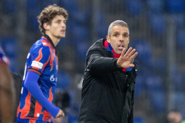 Die Frage zwischen den FCB-Spielen: Muss Fabio Celestini nun Jonas Adjetey auf die Ersatzbank setzen?