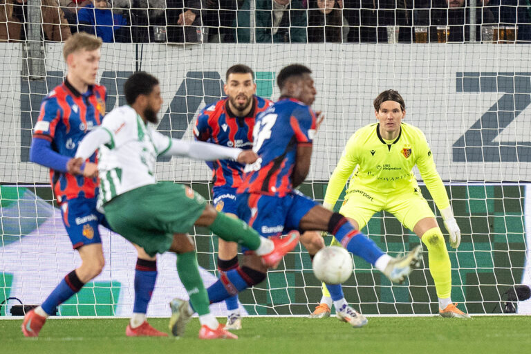 Irre Wende in St. Gallen: Die Espen holen gegen den FC Basel ein 0:2 auf