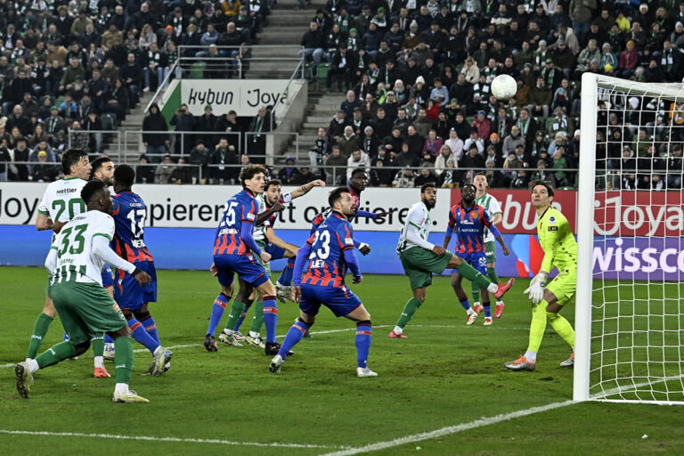 Der FCB und die fatalen Eckbälle: Wenn 26 Zentimeter mehr nicht genug sind