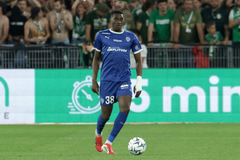 Transfergerücht: Der FC Basel soll um ein französisches Abwehrtalent buhlen