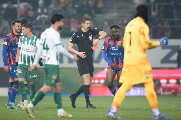 Umstrittene Aktion: Die Rote Karte gegen FCB-Stürmer Traoré spaltet die Gemüter