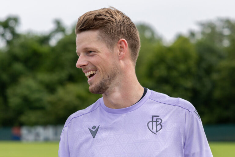 Jonas Omlin im Interview: «Ich fragte mich: Spiele ich ein bisschen Golf oder gehe ich all-in?»