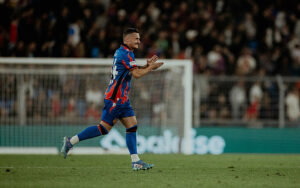 Taulant Xhaka: «Ich hoffe, in der Kurve hat es noch einen freien Platz» Taulant Xhaka: «Ich hoffe, in der Kurve hat es noch einen freien Platz»