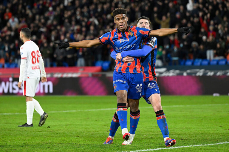 Der FC Zürich hat die besseren Chancen, doch der FC Basel gewinnt einen aufregenden Klassiker