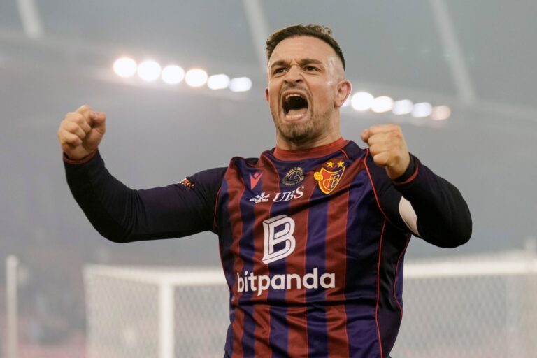 Shaqiri reicht Magnin den Strohhalm, die Bosse diskutieren: Nach dem wilden 4:3 beim FC Zürich bleibt die Zukunft des FCB-Trainers unklar