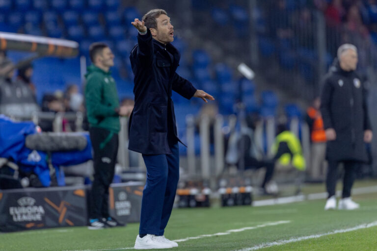 Out in der Europa-League: Mit Stephan Lichtsteiner im Rampenlicht: Der FCB findet gegen Pilsen kein Mittel