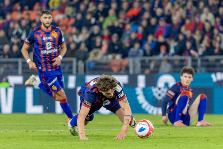 Die FCB-Spieler in der Einzelkritik: Soticek machts wie Kostelic, Broschinski hat einen Verschneider