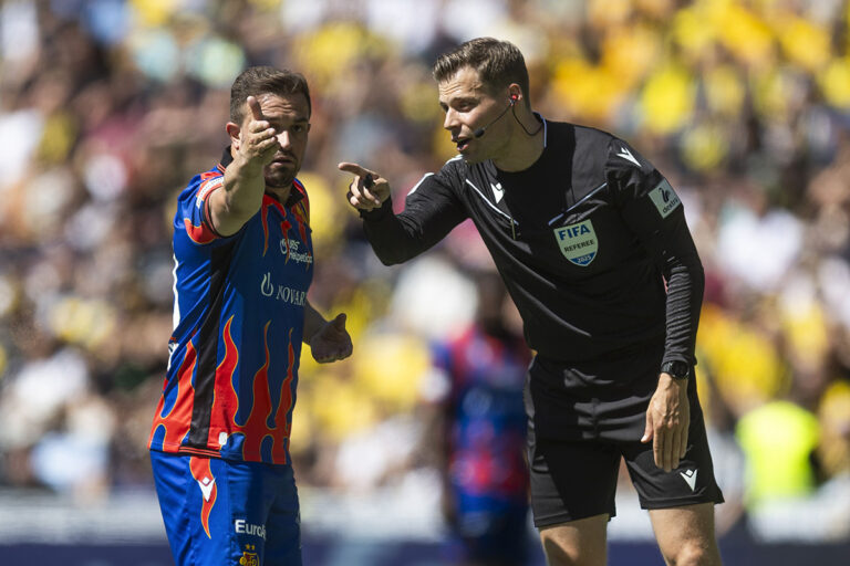 Die FCB-Verteidiger packen beim 2:6 gegen YB nicht zu und Shaqiris Serie reisst
