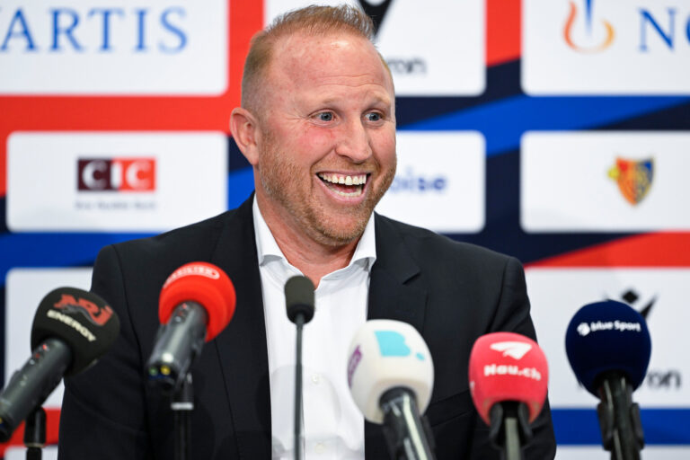 Erster Auftritt des FCB-Trainers: Ludovic Magnin: Viel gute Laune bei seinem Basler Start