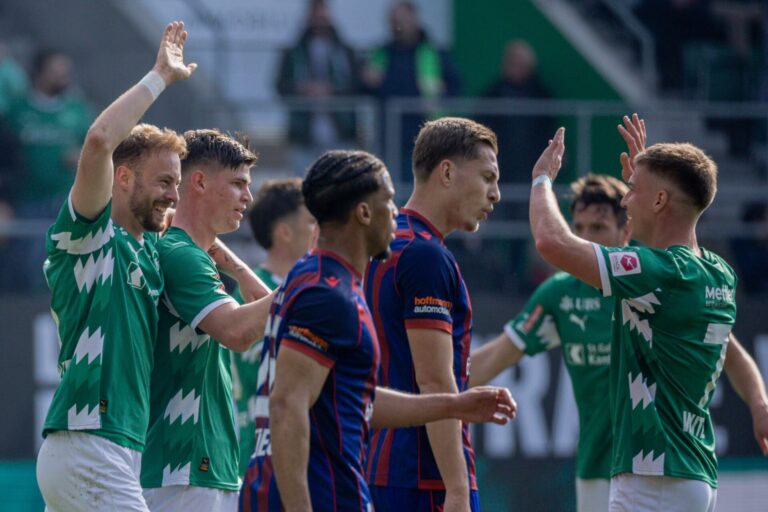 Desolater Auftritt: Der FC Basel geht in der grün-weissen Welle unter