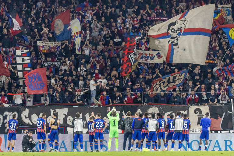 Erst unantastbar, dann «unten durch»: Der FC Basel müht sich gegen GC zum 2:1-Sieg und erobert die Tabellenspitze