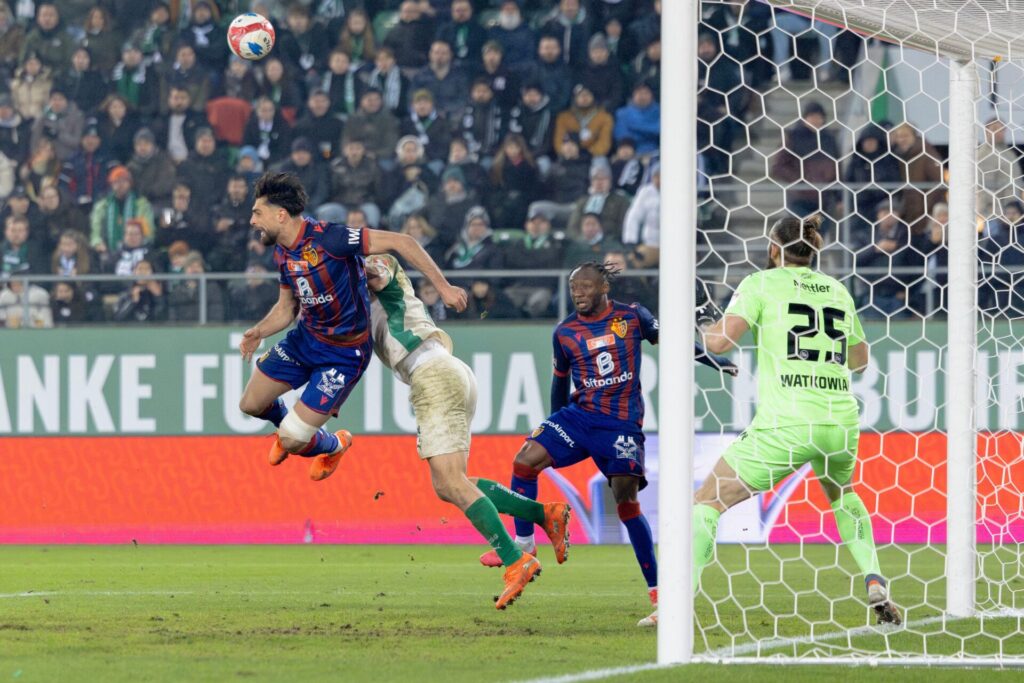 Der FC Basel unterliegt im Cup-Viertelfinal beim FC St. Gallen mit 1:2 ...
