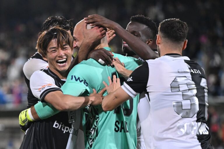 Drama pur in Carouge: Der FC Basel gewinnt im Elfmeterschiessen und Mirko Salvi wird zum Helden