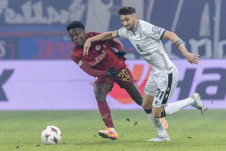 Dominik Schmid steht vor einem Wechsel zu RB Salzburg und löst damit Diskussionen aus